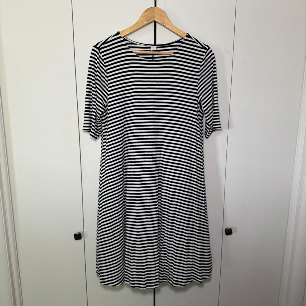 Old Navy Women's Striped Knit Swing Dress Size Large Black White Casual T-Shirt